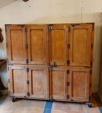 ancienne armoire de boulangerie pour lever la pâte