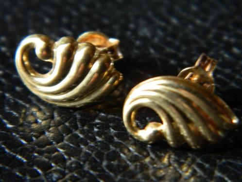 18K gouden oorbellen + fijne trouwring, Handtassen en Accessoires, Oorbellen, Zo goed als nieuw, Goud, Goud, Verzenden
