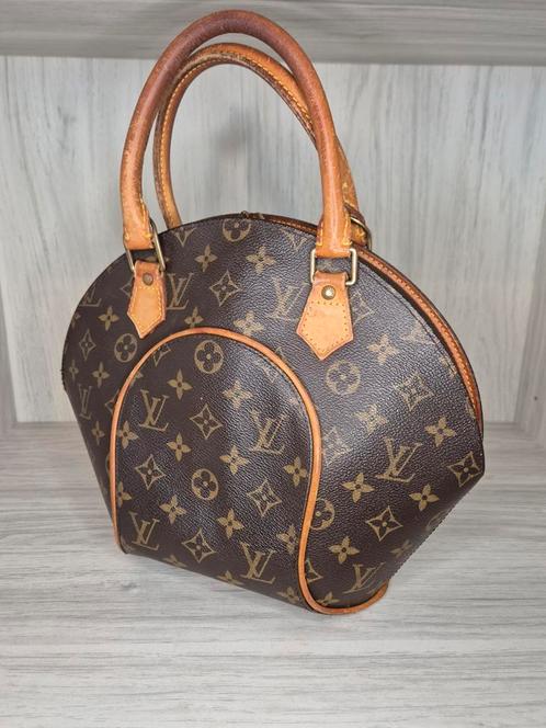 Louis Vuitton Ellipse PM monogram in uitstekende staat, Handtassen en Accessoires, Tassen | Damestassen, Gebruikt, Handtas, Bruin