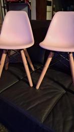 Twee kinder stoeltjes, Enlèvement