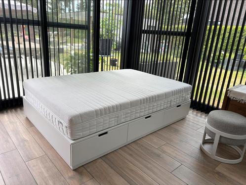 IKEA bed 140x200 inclusief matras. Zo goed als nieuw., Huis en Inrichting, Slaapkamer | Bedden, Zo goed als nieuw, Ophalen