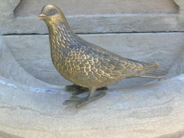 bronzen duif met reliëf, lees de aankondiging!, Antiek en Kunst, Antiek | Brons en Koper, Brons, Ophalen