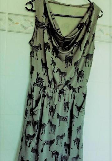 Jacqueline Riu : khaki jurk , leuk kleed jurk zebra 's mt S, Enlèvement ou Envoi, Taille 36 (S), Comme neuf, Jacqueline Riu