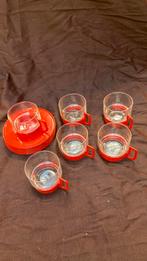 Koffietasjes met plastic onderbordjes vintage, Ophalen of Verzenden, Gebruikt