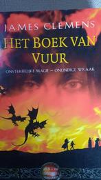 HET BOEK VAN VUUR - JAMES CLEMENS -  VERBODEN EN VERBANNEN 1, Boeken, Ophalen of Verzenden