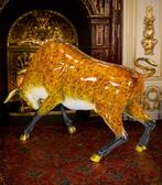 Heel Groot Massief Bronzen Beeld van een Jonge Stier, Verzenden, Brons