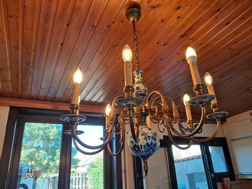 Te koop: Sierlijke Vintage Kroonluchter met Delfts Blauw Mot, Huis en Inrichting, Lampen | Kroonluchters, Gebruikt, Ophalen