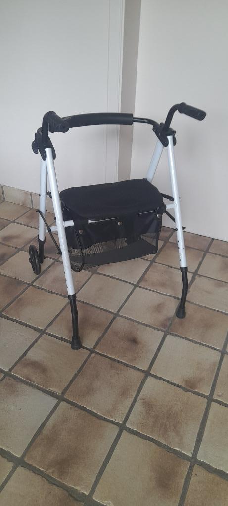 Déambulateur quasi-neuf, Diversen, Rollators, Zo goed als nieuw, Lichtgewicht, Opvouwbaar, Ophalen