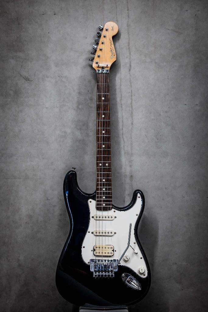 Fender Stratocaster Mexique noire – HSS – Floyd Rose II, Muziek en Instrumenten, Snaarinstrumenten | Gitaren | Elektrisch, Gebruikt