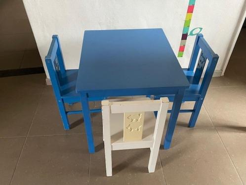 Houten kindertafeltje en 3 stoeltjes (IKEA), Kinderen en Baby's, Kinderkamer | Tafels en Stoelen, Gebruikt, Tafel(s) en Stoel(en)