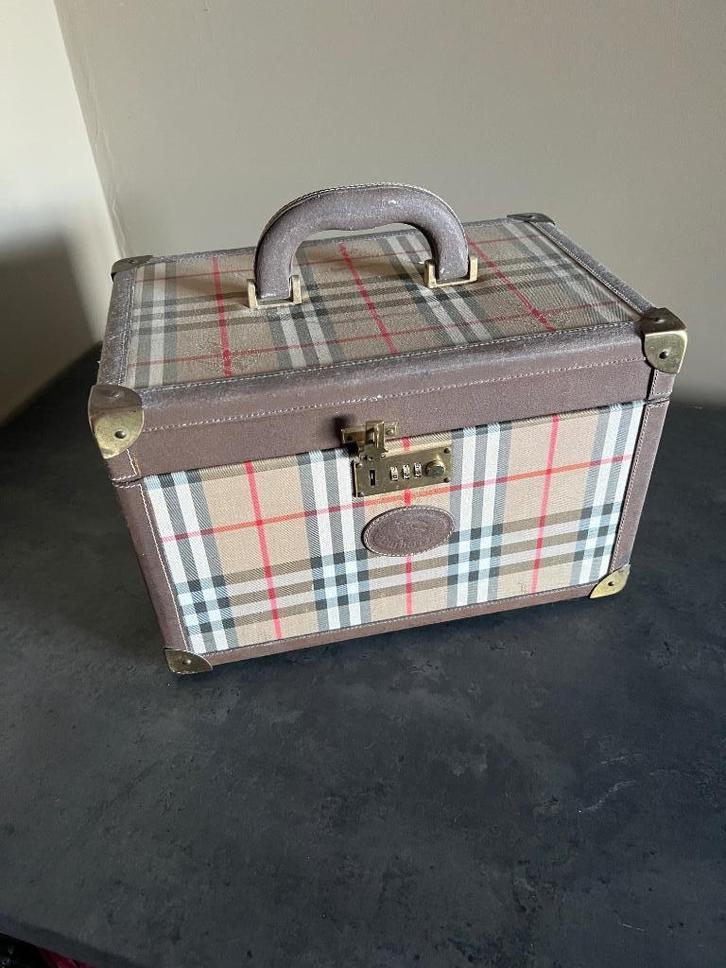Très rare Beauty case rigide Burberry, trousse de toilette, Handtassen en Accessoires, Beautycases, Gebruikt, Hardcase, Overige kleuren