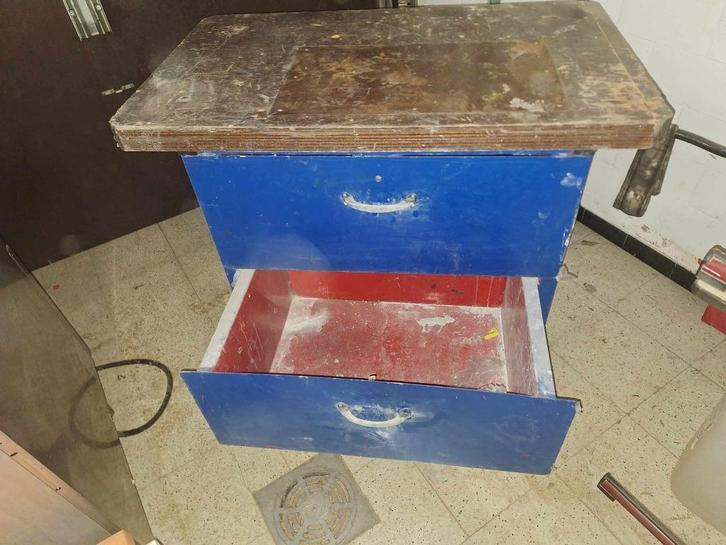 Verrijdbare compacte metalen werkbank te koop!, Doe-het-zelf en Bouw, Werkbanken, Gebruikt, Minder dan 70 cm, Ophalen