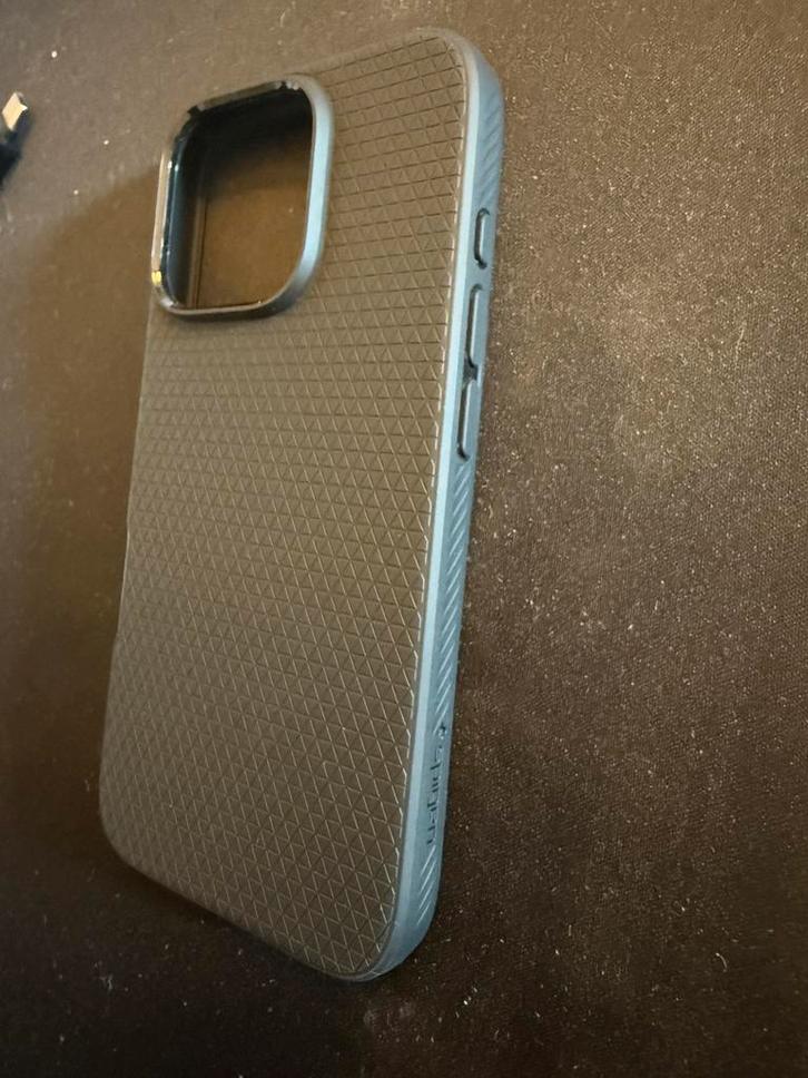 Spigen liquid air Iphone 16 pro, Telecommunicatie, Mobiele telefoons | Hoesjes en Screenprotectors | Samsung, Zo goed als nieuw