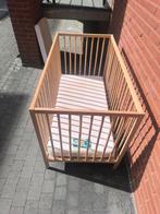 Tekoop baby bedje met matras, Kinderen en Baby's, Babyparken, Ophalen of Verzenden, Zo goed als nieuw