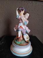 Jolie figurine en porcelaine vieil Andenne, Enlèvement ou Envoi, Comme neuf