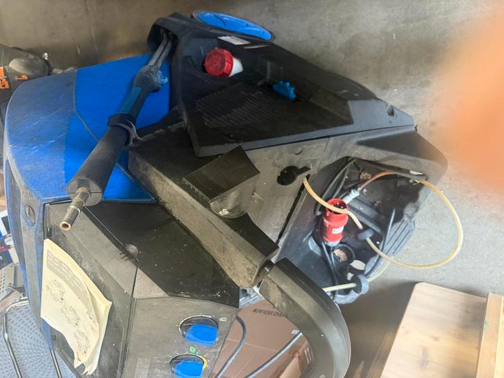 Karcher nilfisk, Tuin en Terras, Hogedrukreinigers, Zo goed als nieuw, Benzine, Met regelbare waterdruk, Met autostop en -start