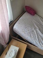 Bed frame, Huis en Inrichting, Slaapkamer | Complete slaapkamers, Ophalen