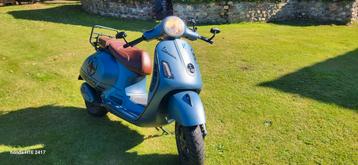 Vespa GTS 125 custom  disponible aux enchères