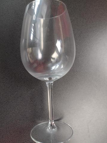 drinkglazen wijn /water beschikbaar voor biedingen