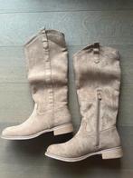 Suede laarzen maat 38 - nieuw!, Kleding | Dames, Hoge laarzen, Beige, Nieuw, Ophalen of Verzenden