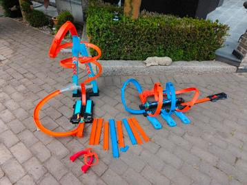 2 hot Wheels racebanen  beschikbaar voor biedingen