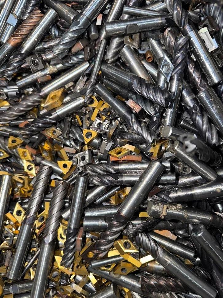 Gezocht! €42 per/KG VOOR HARDMETAAL (WIDIA) – WIJ KOPEN IN!, Doe-het-zelf en Bouw, Gereedschap | Freesmachines, Ophalen