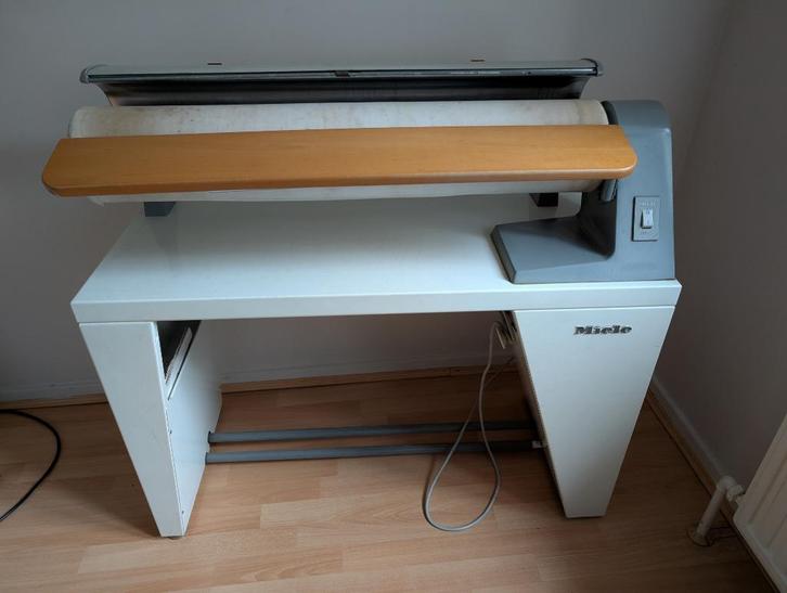 Miele Strijkrol Strijkmachine Mangel 850, Elektronische apparatuur, Strijkijzers en Strijkplanken, Gebruikt, Strijkijzer met snoer