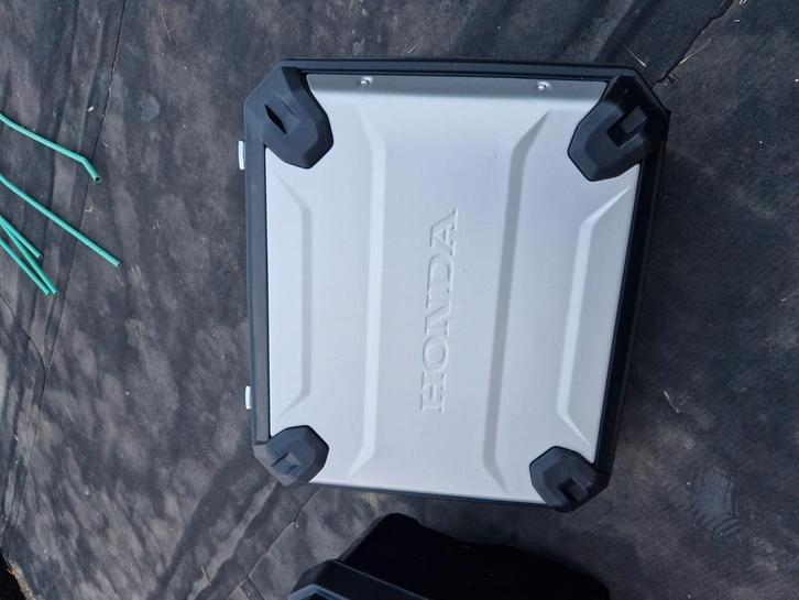 Valises + Top Case Honda Africa Twin 2018/2019 + sacs intéri, Motoren, Accessoires | Koffers en Tassen, Ophalen