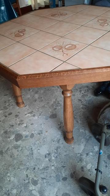 Table hexagonale  beschikbaar voor biedingen