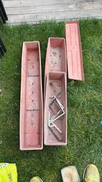 Gratis - Plastiek bloembakken met 4 muurbeugels, Tuin en Terras, Bloembakken en Plantenbakken, Ophalen, Gebruikt