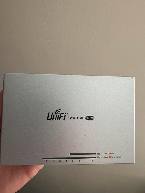 Uniquiti UniFi Switch - 8 poort, 60w PoE, Computers en Software, Netwerk switches, Zo goed als nieuw, Ophalen