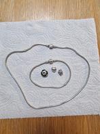 Pandora ketting, armband met bedels, Enlèvement