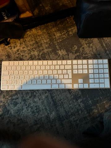 Magic Keyboard met numeriek stelsel, wit, van het merk apple beschikbaar voor biedingen