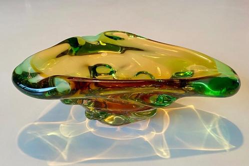 Murano Amber & Emerald driehoekig schaaltje/asbak, Antiek en Kunst, Antiek | Glaswerk en Kristal, Ophalen of Verzenden