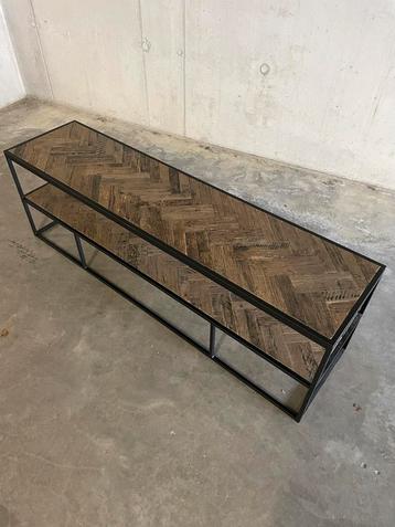 Industriële Salontafel / rek / tv- meubel beschikbaar voor biedingen