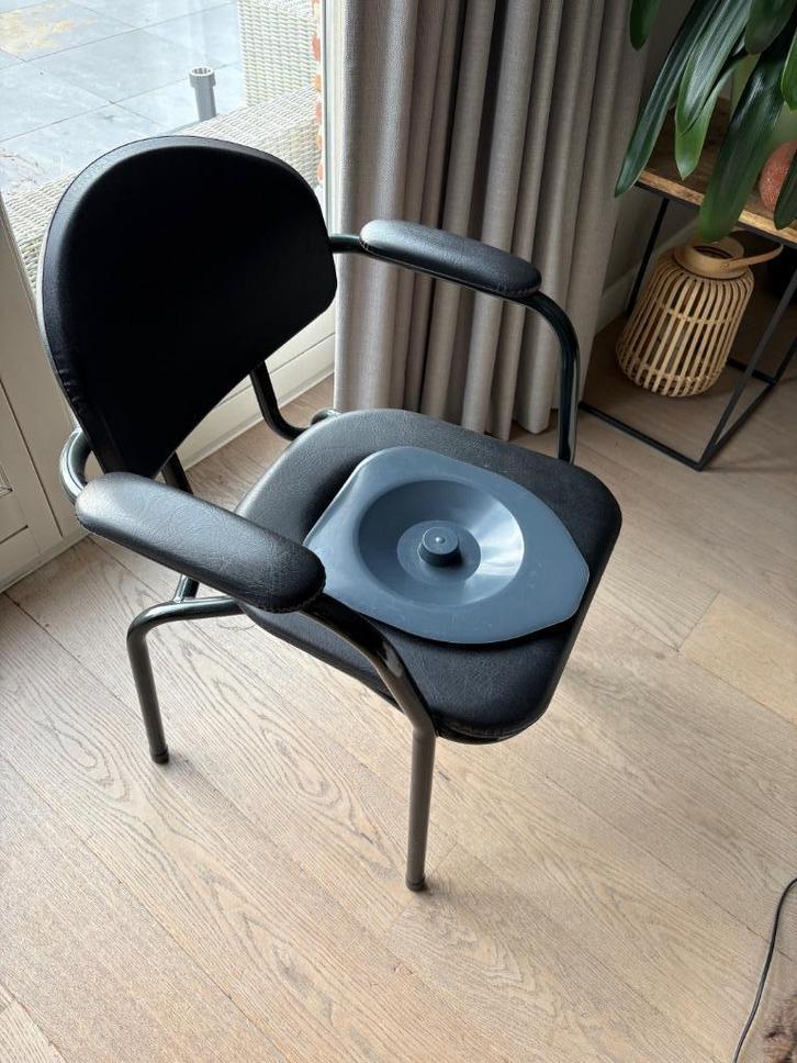 Toiletstoel met emmer en deksel   Vermeiren, Diversen, Verpleegmiddelen, Zo goed als nieuw, Ophalen