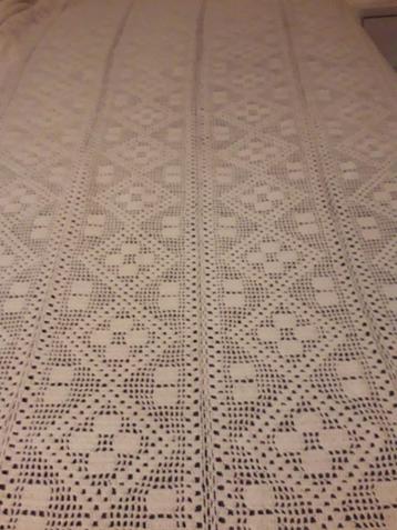 gehaakte bedsprei beschikbaar voor biedingen