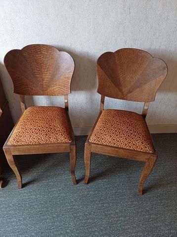 2 antieke stoelen beschikbaar voor biedingen