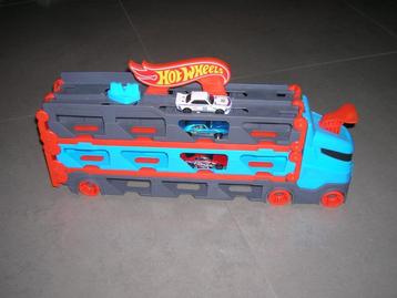 Hot Wheels uitbreidbare super transporter      beschikbaar voor biedingen