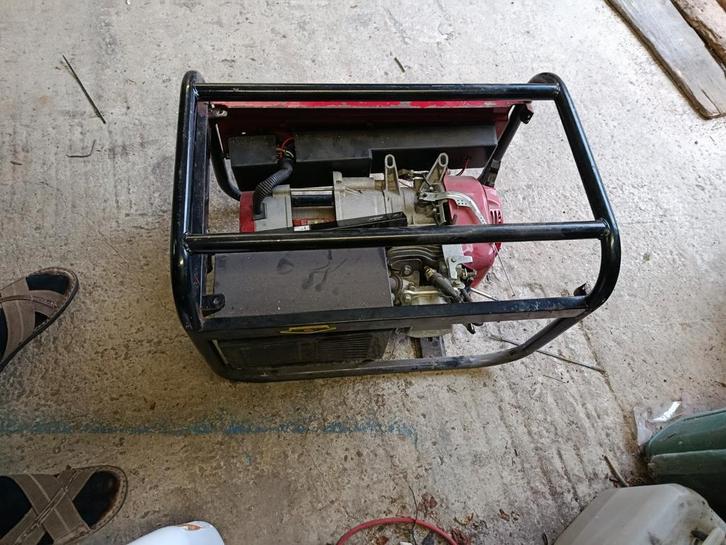 Defecte generator voor onderdelen moet snel weg, Vélos & Vélomoteurs, Pièces de cyclomoteur | Vélomoteurs, Réservoir, Enlèvement