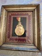 vergulde medaille Koningin Elisabeth en Koning Albert I, Verzamelen, Verzenden, Gebruikt, Overige typen