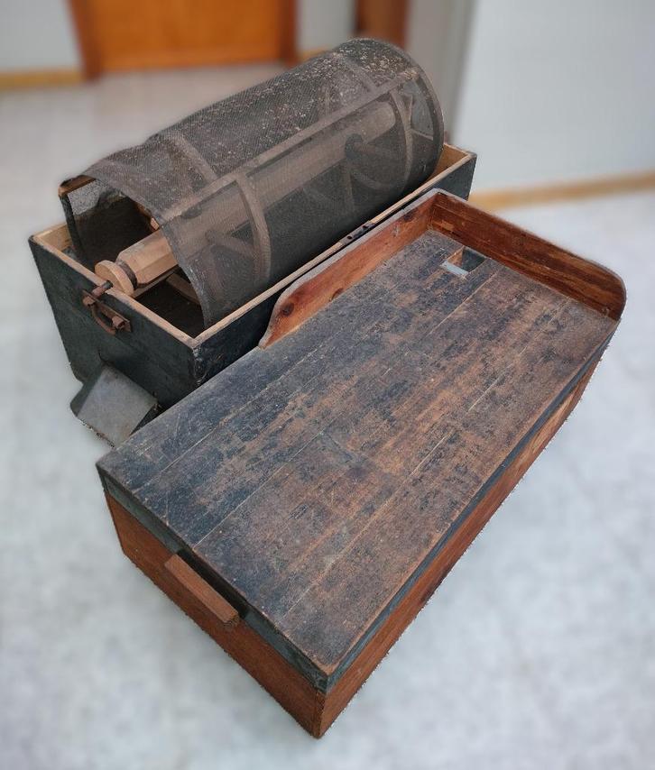 Antieke wanmolen kist model, Antiek en Kunst, Antiek | Gereedschap en Instrumenten, Ophalen