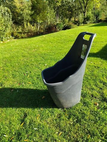 Bac récolteur de feuilles sur roulettes  beschikbaar voor biedingen