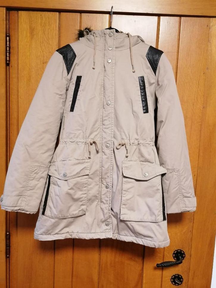 Manteau hiver beige à capuche taille M, Kleding | Dames, Jassen | Winter, Gedragen, Beige, Ophalen of Verzenden