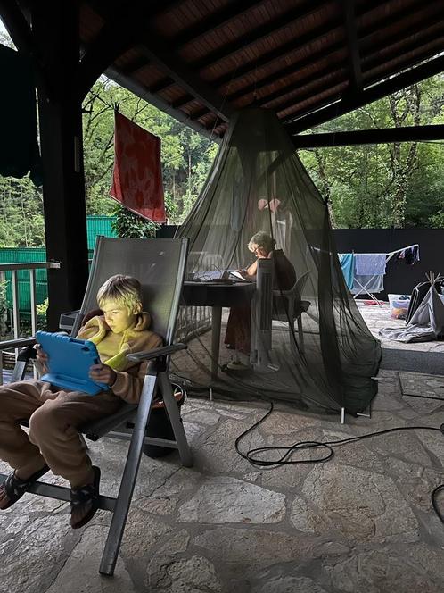 2 heel fijnmazige muskietennetten, Caravans en Kamperen, Kampeeraccessoires, Zo goed als nieuw, Ophalen