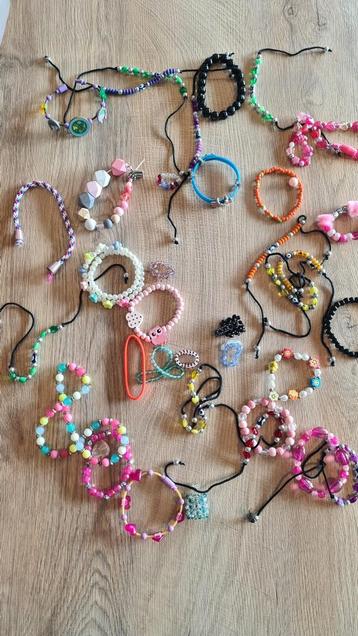 Armbandjes allerlei beschikbaar voor biedingen