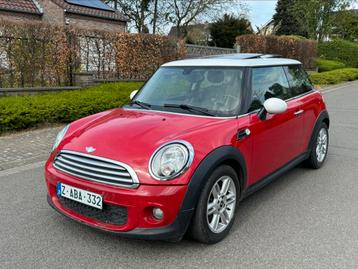 Mini Cooper 1.6 Diesel , 115pk , airco , cuire , toit pano !, Autos, Euro 5, Entreprise, Boîte manuelle, Noir