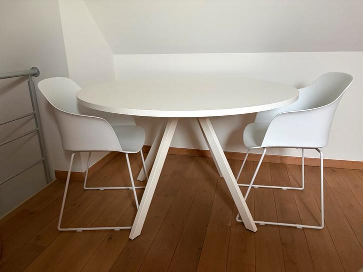 Ronde tafel + 2 stoelen, Huis en Inrichting, Tafels | Eettafels, Gebruikt, Kunststof, Ophalen