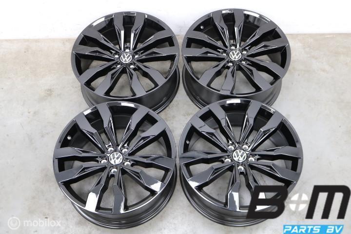 NIEUWSTAAT! Org. 20 inch Suzuka velgen VW Tiguan 5NN601025Q, Auto-onderdelen, Banden en Velgen, Velg(en), Gebruikt