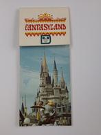 Livre de cartes postales Disney World Fantasyland, Collections, Comme neuf, Autres personnages, Enlèvement ou Envoi, Image ou Affiche